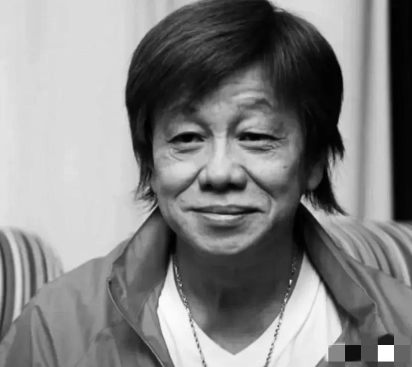 我问妈妈，
梁小龙去世4天了，为什么现在才爆出来？
 
我妈叹了一口气，和我说了