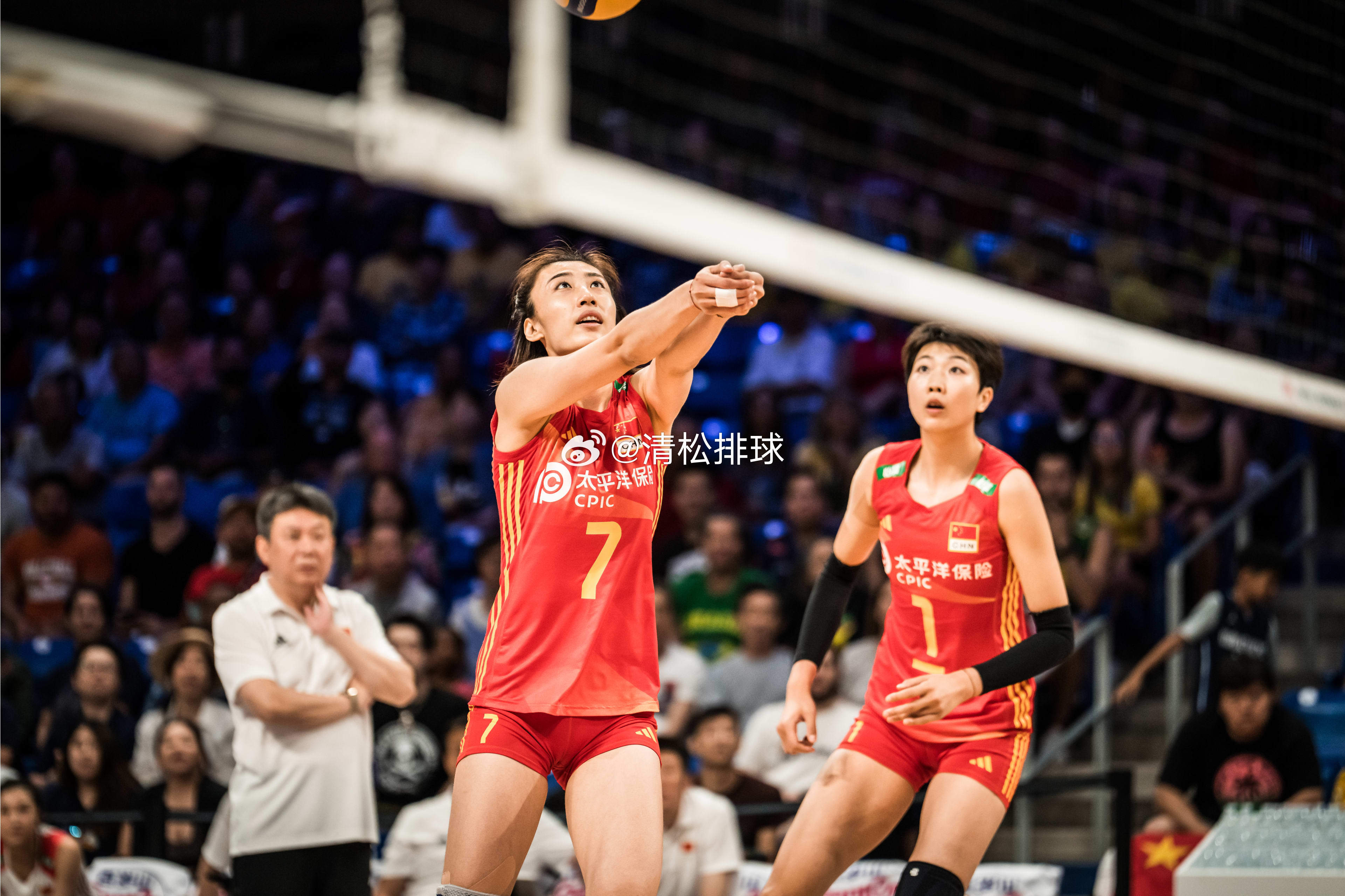 中国女排3-1巴西女排中国女排个人得分统计：（简）李盈莹：16分（40扣16中3