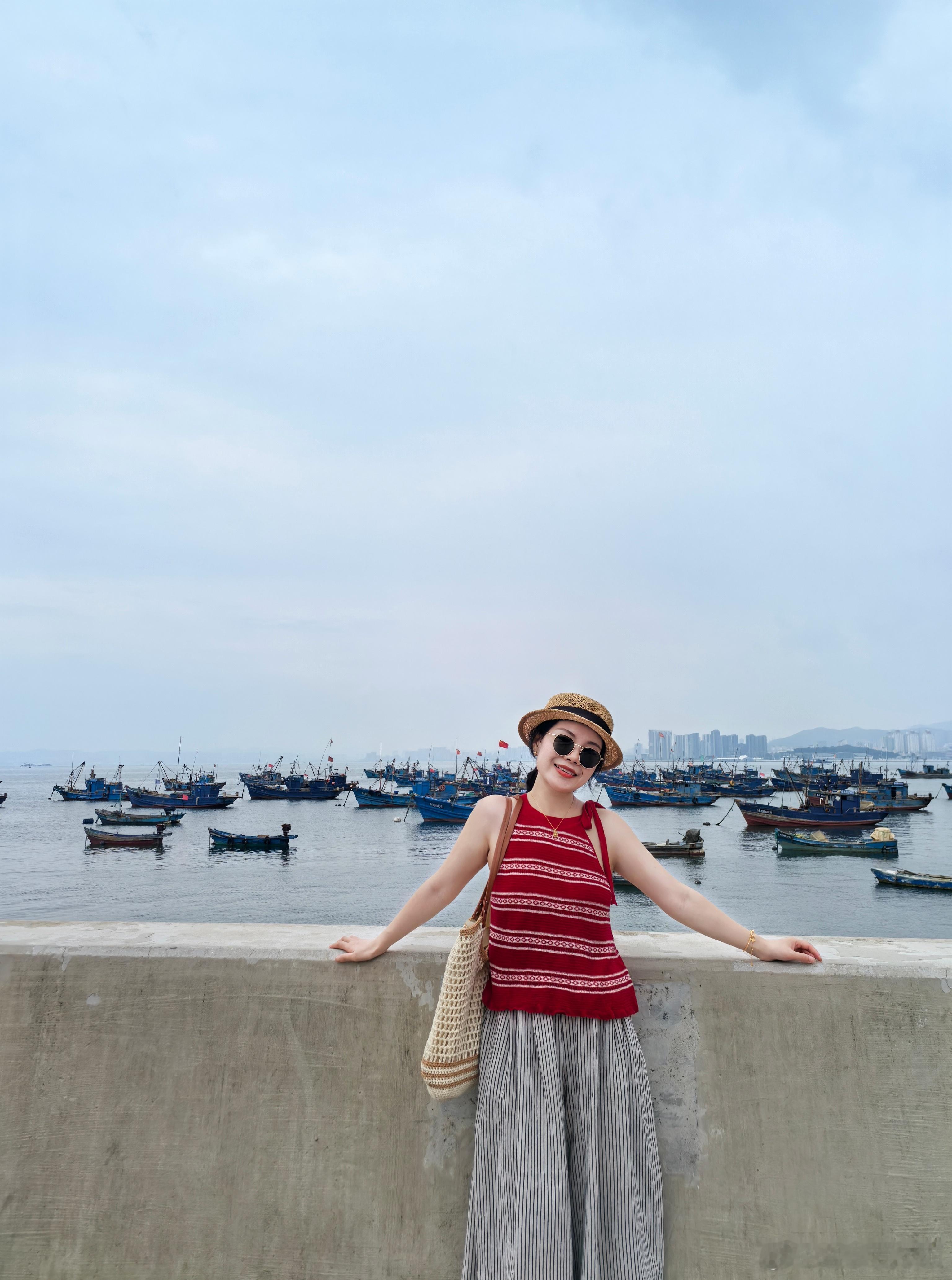 阴天很适合逛海边～都是好大儿拍得，一组10元随手拍威海旅行ootd 威海