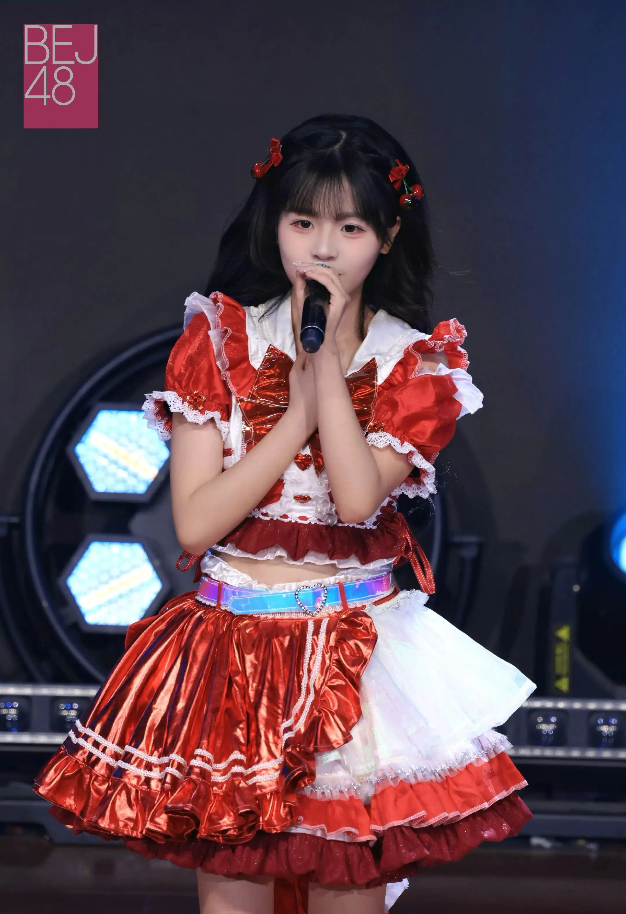 黄怡慈 经典红色打歌服