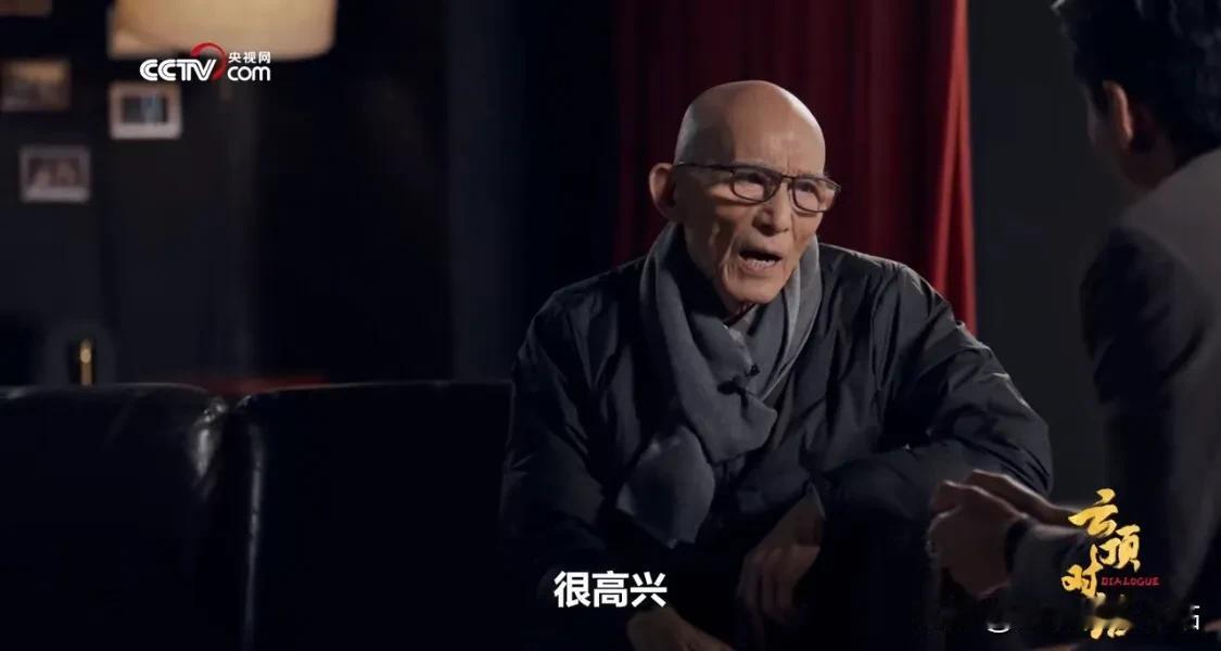 “胡歌，作为您戏里的徒弟，您和他合作是一种什么样的感受？”

游本昌：很高兴！很