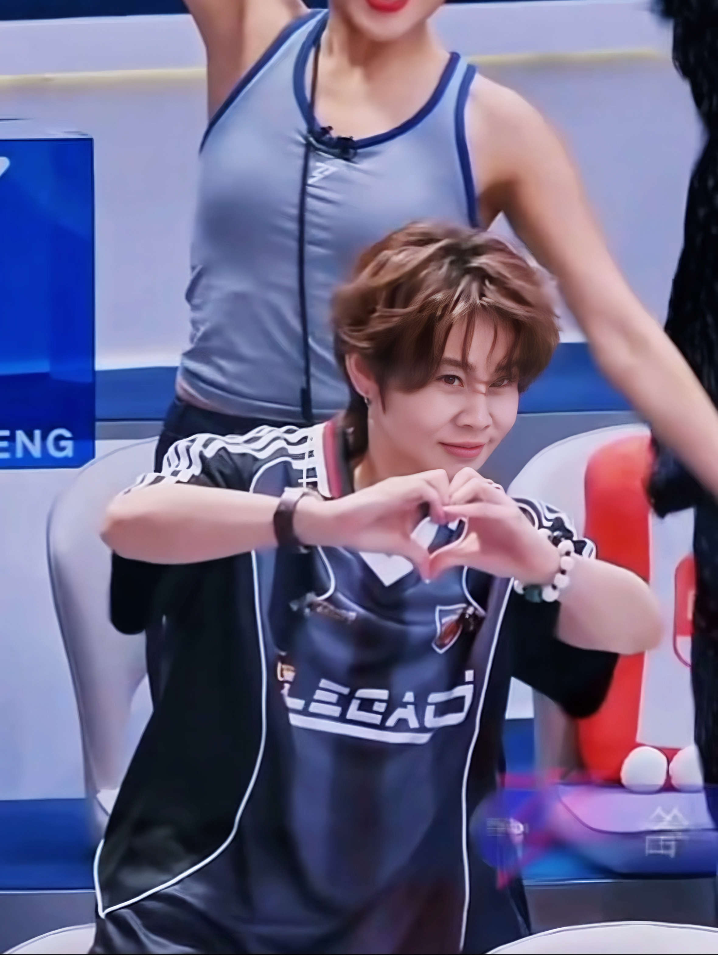 在浪里最爱的王濛造型top2是这一套55555555真的特别爱豆……………………