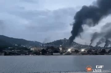 巴西里约热内卢安全部队与贩毒集团爆发冲突。据《卫报》报道，仅一小时就有至少60人