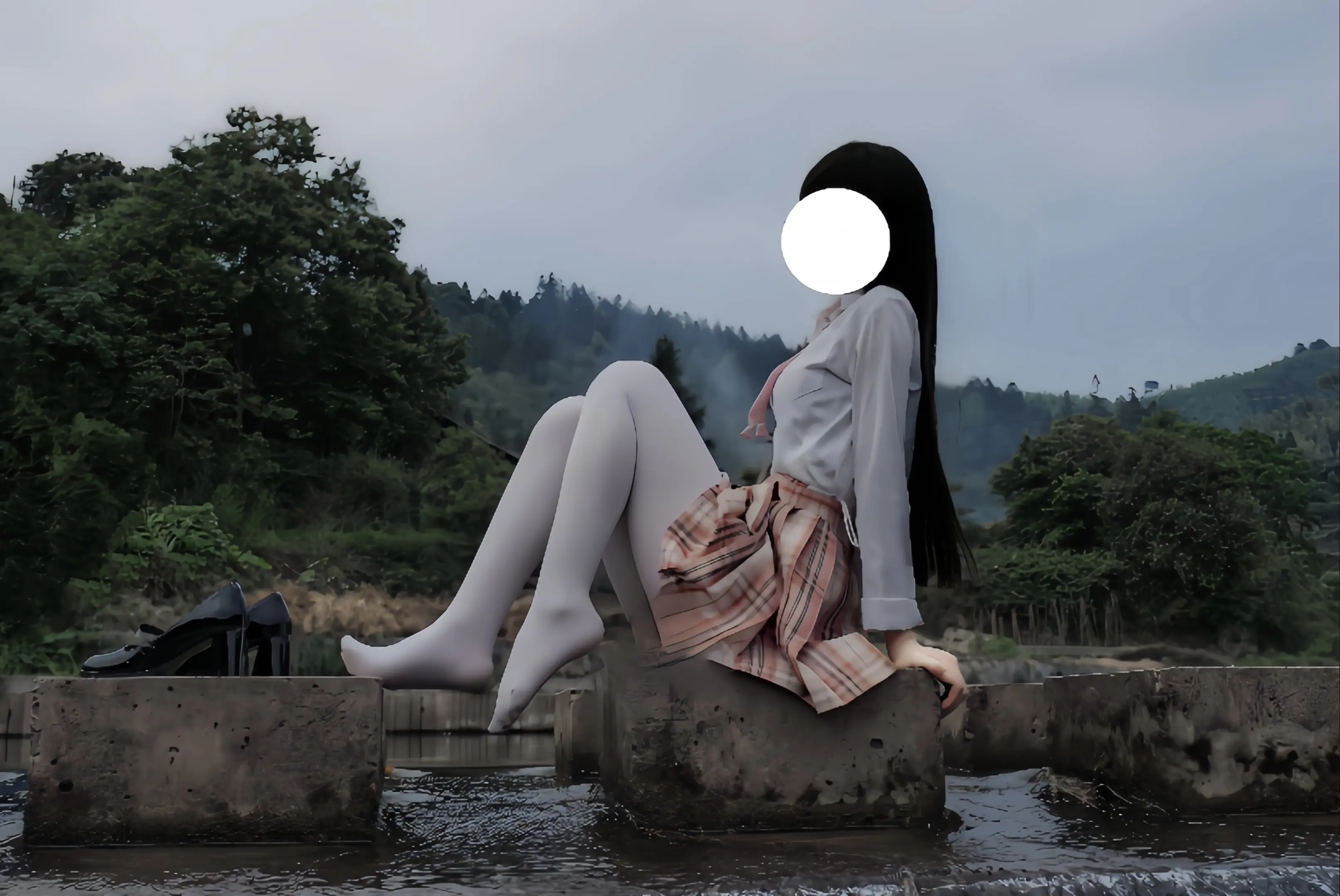 不敢回头看