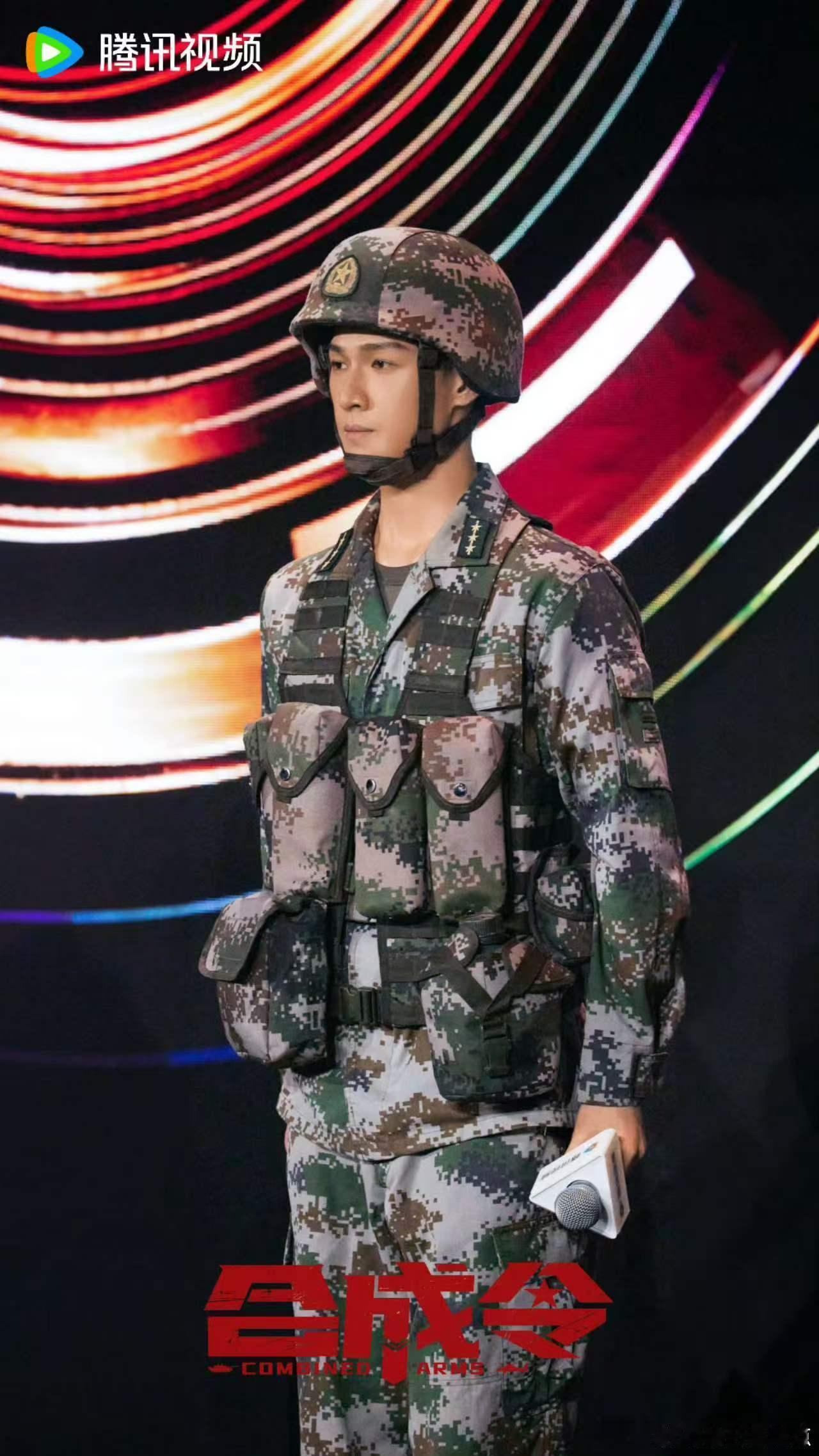 李昀锐士兵荣耀形象李昀锐士兵荣耀造型 硬朗的帅气感直接就已经溢出了屏幕了。李昀锐