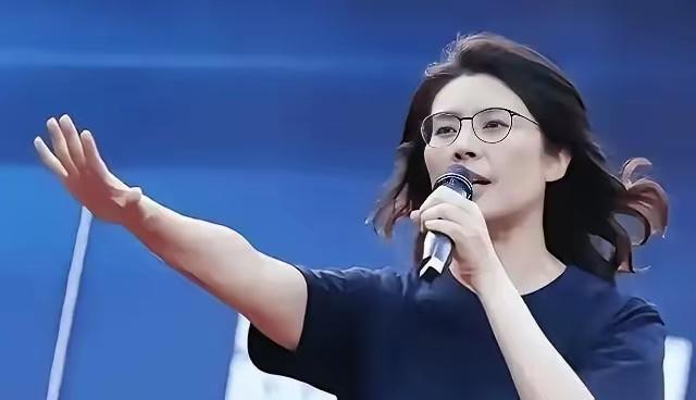 四问郑丽文：一问：郑成功收复台湾时，征求台湾当地人的意见了吗？二问：康熙收复台湾