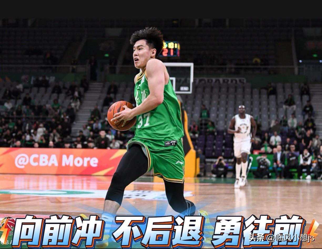 北京时间3月23日辽曦对决的赛场，李虎翼终于再度登场亮相，这一幕实属来之不易。