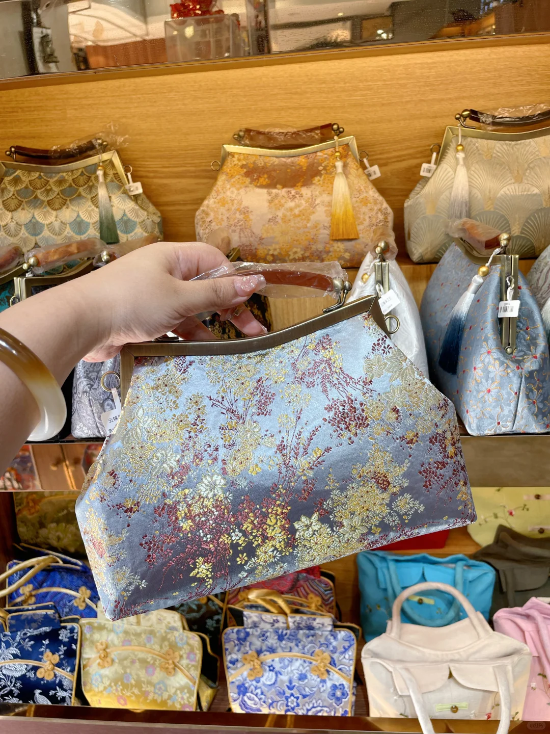 💥哇塞！一定要给你们安利呀！😍 👏店内的金箔，每一片都凝聚着非遗...