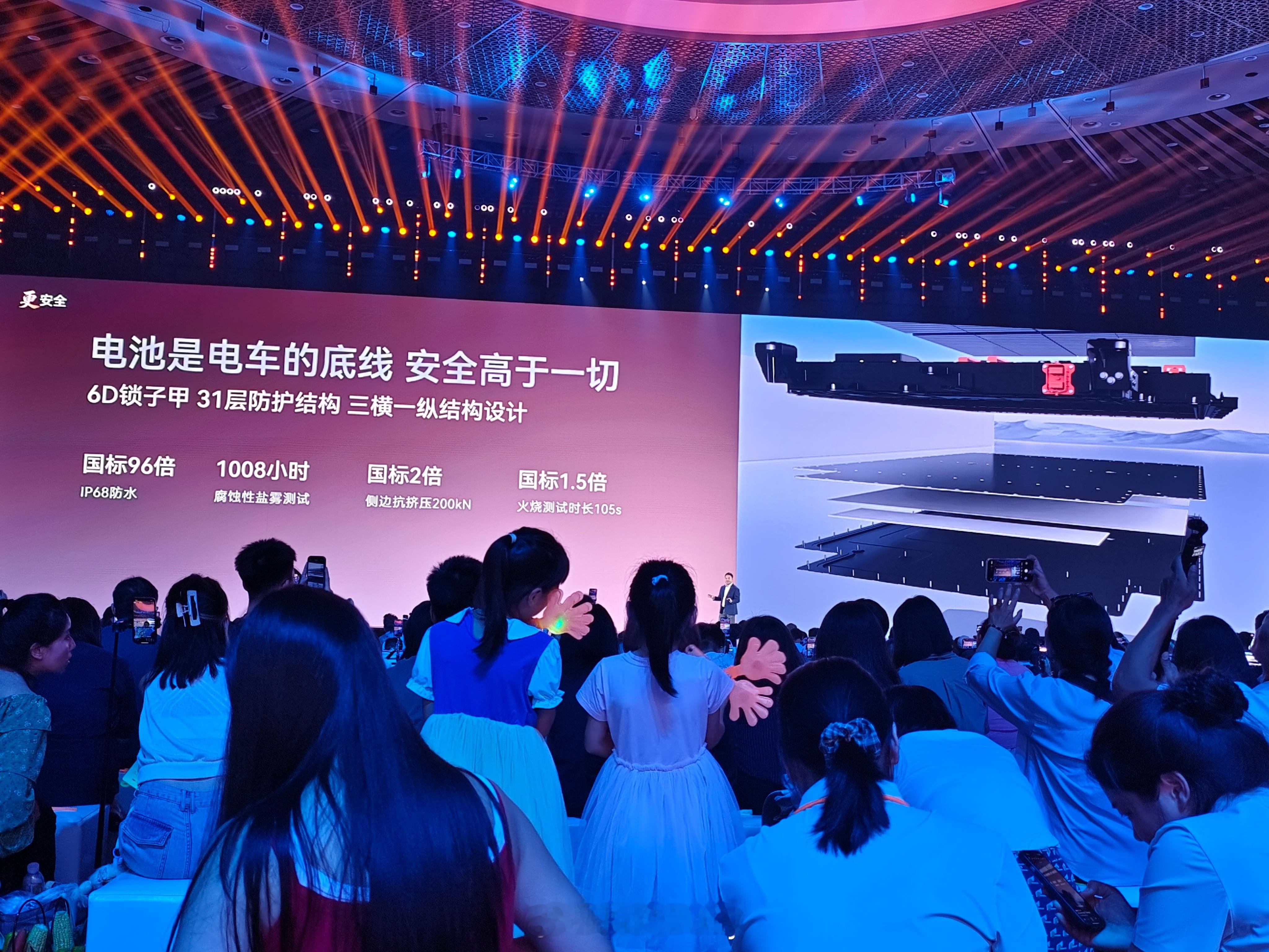 便宜=凑合？？买十万级纯电SUV，很多人都踩过坑，入门版续航偷偷缩水，安全气囊、