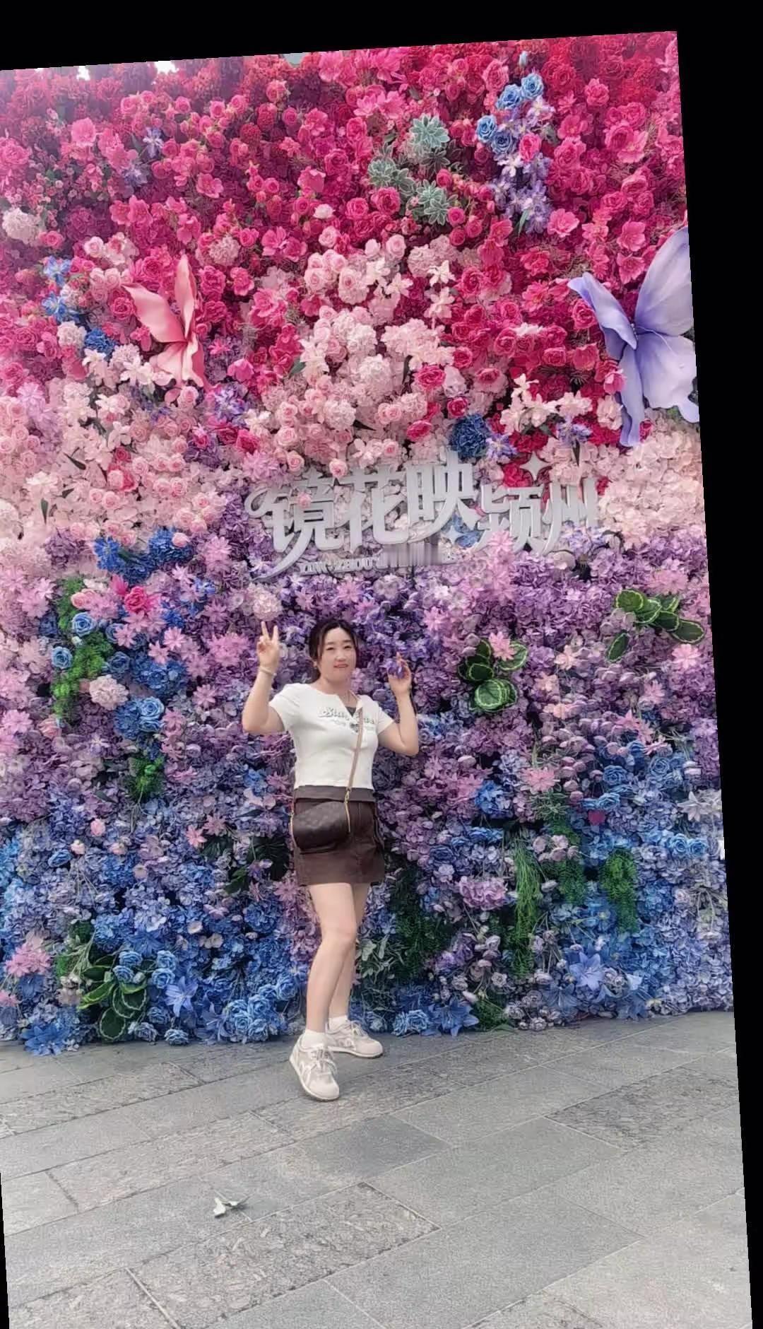 "原谅生活中的不完美,宽容生命中的不容易,生活有剥夺也有赠予,得失随缘,愿看淡世