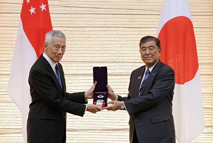 中国，以后不会再待见李显龙了！很多人还以为，这只是一次“正常”的外交活动。错了！