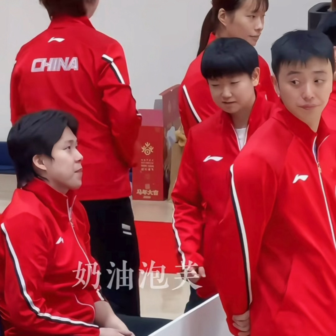 🐱：领子翻好 🦁收到🫡 cr见水印王楚钦孙颖莎