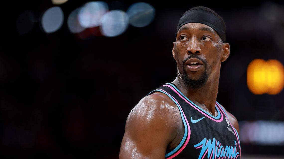 斯波又一次认为阿德巴约应能竞争DPOY和入选赛季最佳阵容此前，《迈阿密先驱报》记