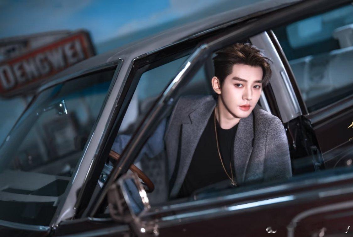 没有谁可以做到比ai还精致，除非他是演员邓为，360度无死角的神颜，骨相优越到犯