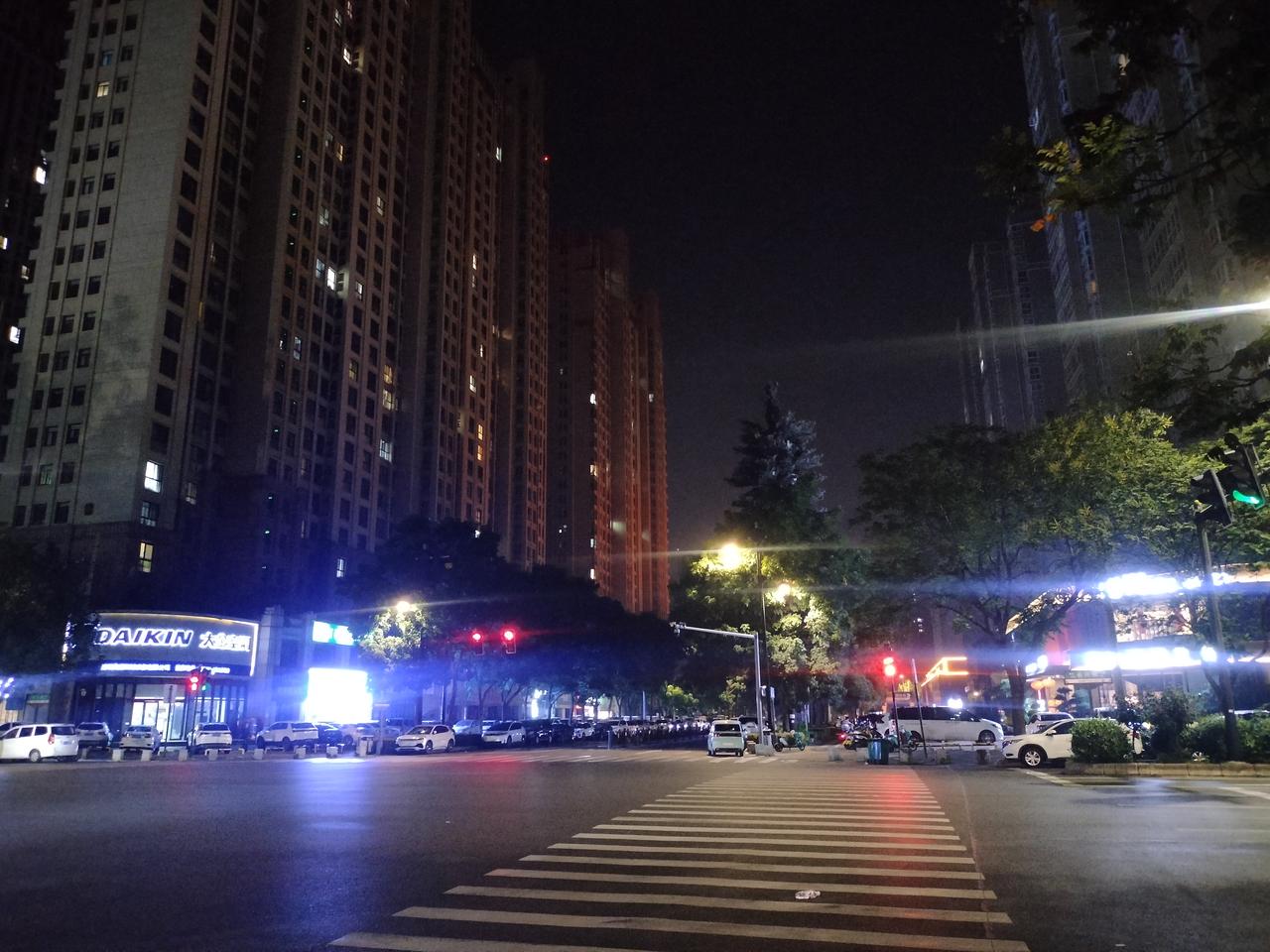 立秋不止是个节点，凉风习习是皮肤能感受到的，早起锻炼走路都能感觉到了凉意，中午倒