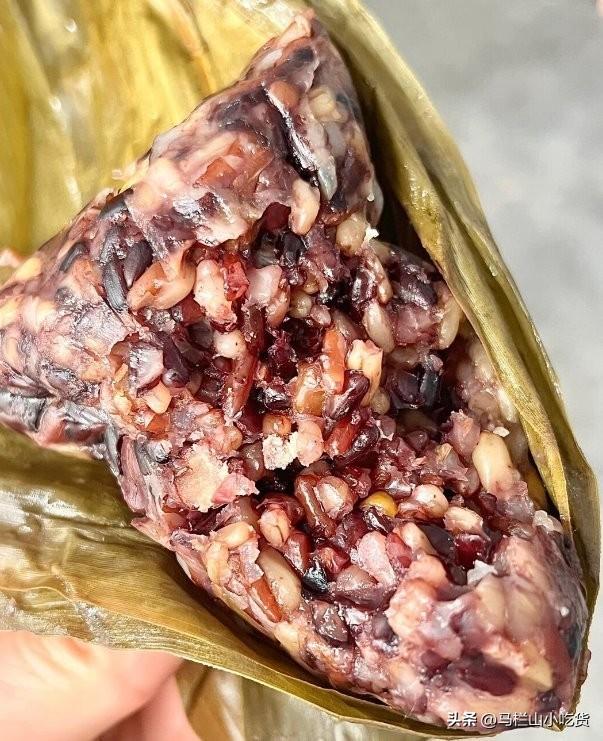 端午粽子，这份养生杂粮粽值得吃！
端午养生粽子也是很多人的选择，养生粽子用芡实、