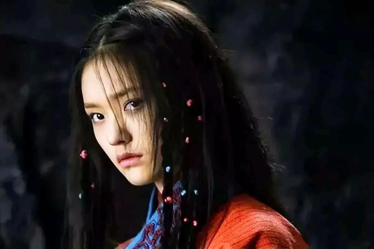1149 年，完颜亮与昭妃阿里虎行房时，发现她 15 岁的女儿重节在外偷看。当晚