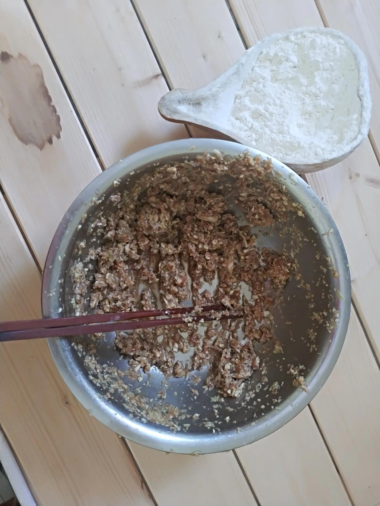 老婆太过份了，饥肠辘辘，12点回家准备吃热气腾腾的大包子，谁知道等着我的是包子馅