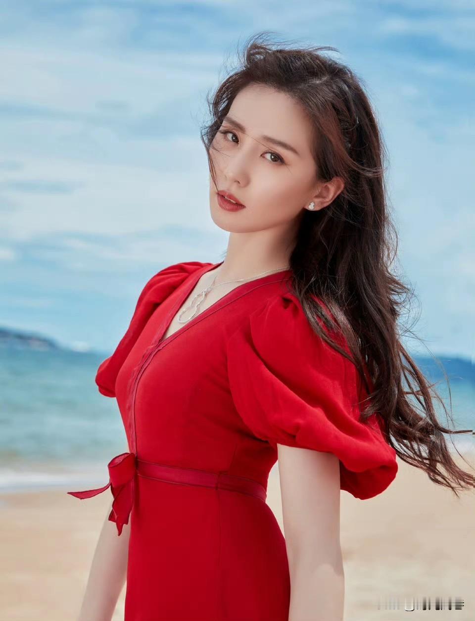 刘诗诗绝美海滩风光大片，每一张，都美到骨子里！