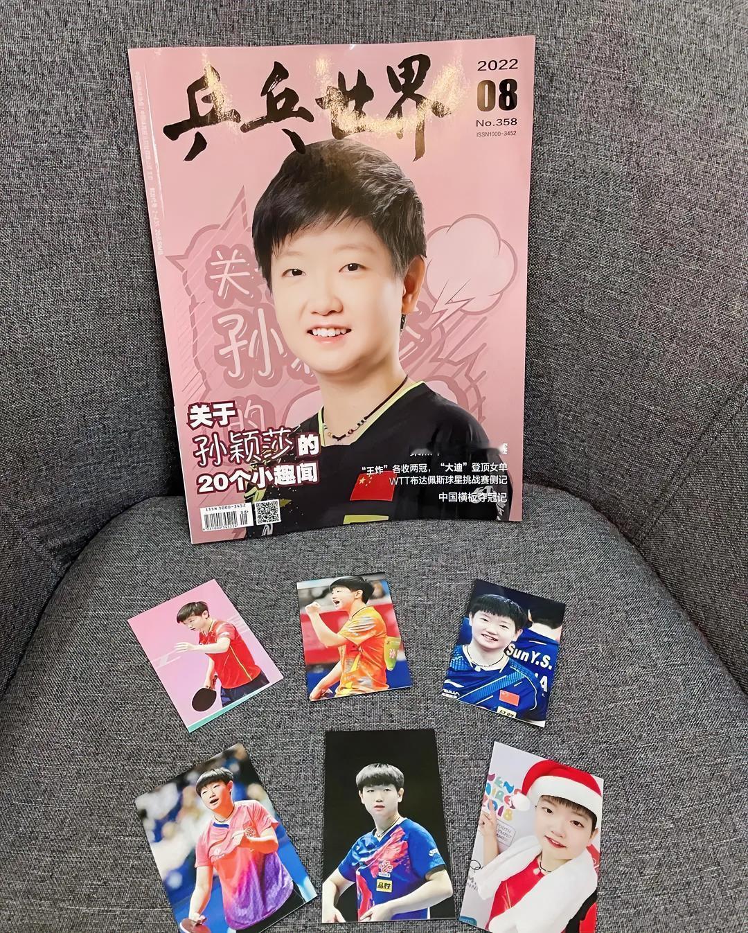 孙颖莎至今保持着一项易被忽视的赛场之外的纪录：2023年曾4次登上世界乒乓第一杂