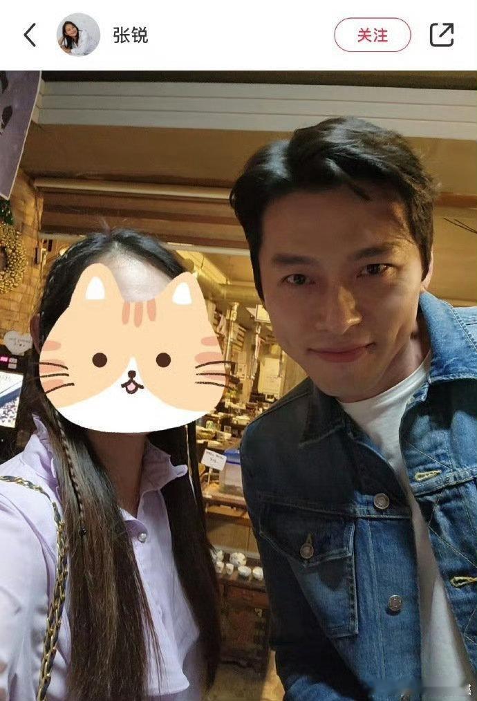 李栋旭居然在线求网友评评他和孔刘谁更帅，这“幼稚”行为太接地气了。另一边玄彬炫耀