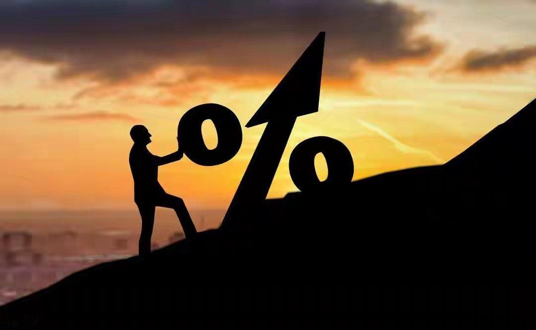 昨天大盘略低开后冲高至3923点随即回落调整，上午两度在55日线获得支撑并向上反