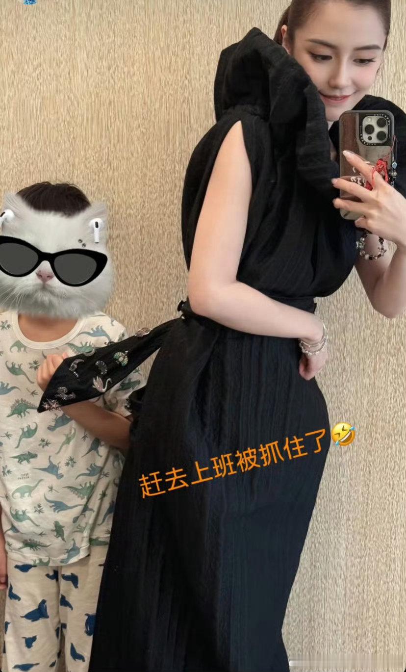 Baby看小海绵的眼神小海绵复制baby早期颜值 ​Baby看小海绵的眼神 ​​