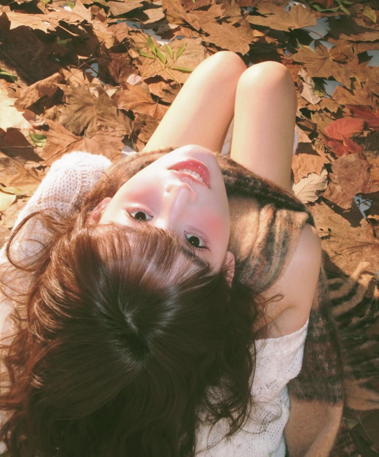 和秋天的约会美少女 动漫美腿和现实美腿哪个更美呢?