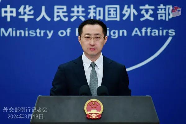 外交部发言人昨天（3月19日）回应美方涉华核裁军表态。针对美国常驻联合国代表表示