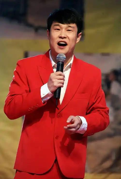 4月25日，正在大同为5月10日“不差面儿”巡回演唱会做筹备的小沈阳，现身大同古