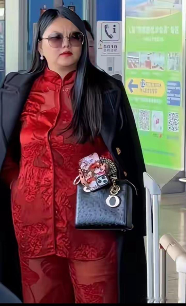 看到李湘的身体吨位，突然就想明白了，人生没有十全十美，你所不在乎的恰是别人想不来