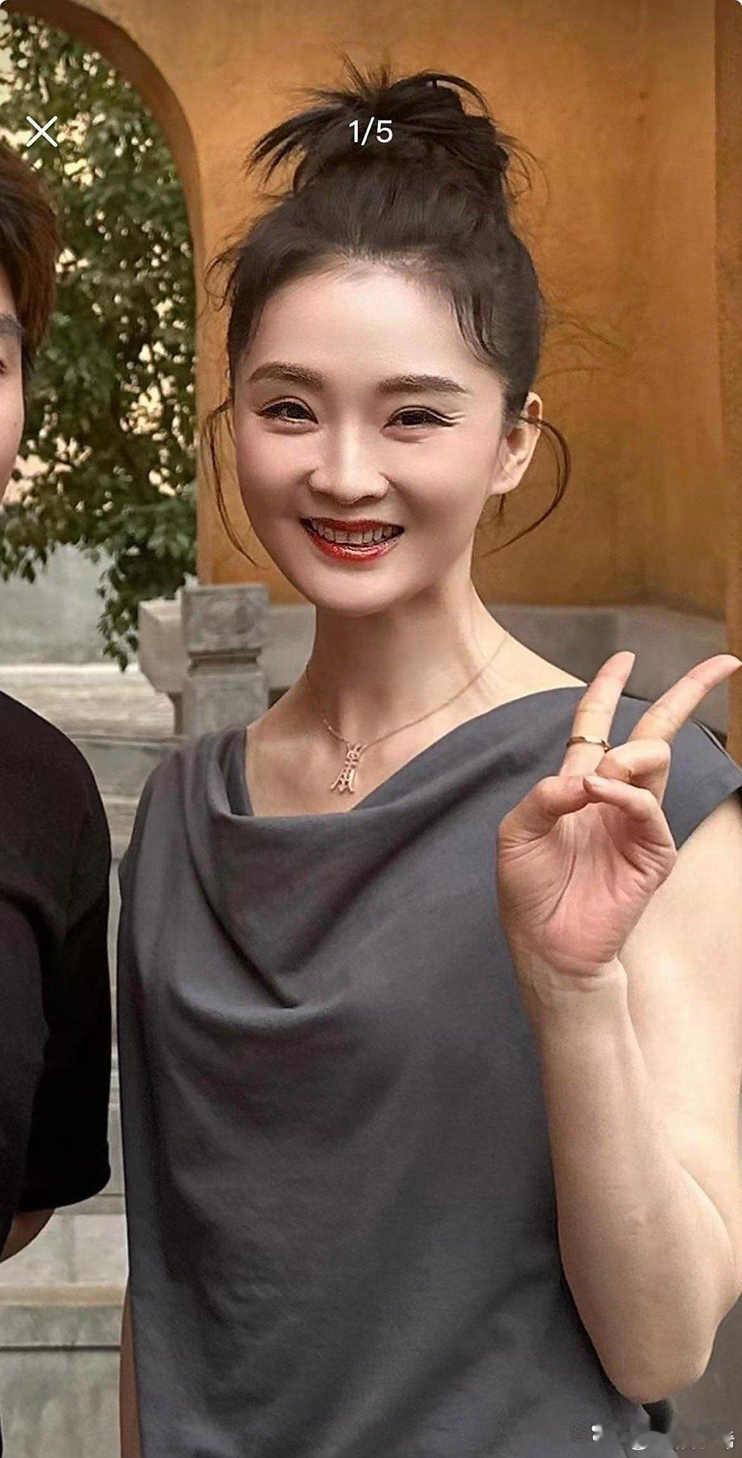 王艳最近的照片，简直美翻啦！真得感叹富贵果然养人呀！ ​​​