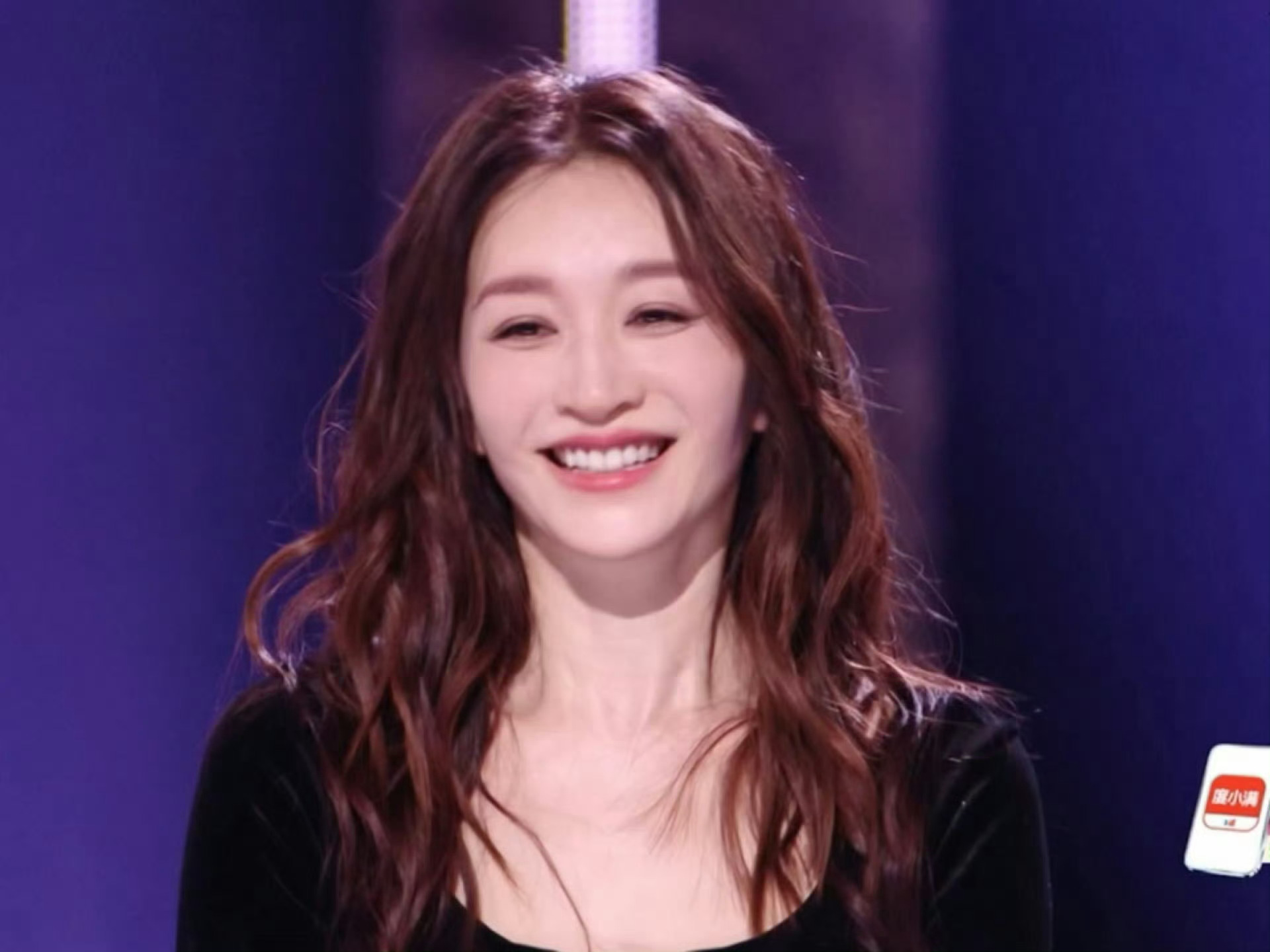 看了李小冉才理解岁月从不败美人姐姐状态太太太太好了，皮肤白到发光，气质干净又温柔