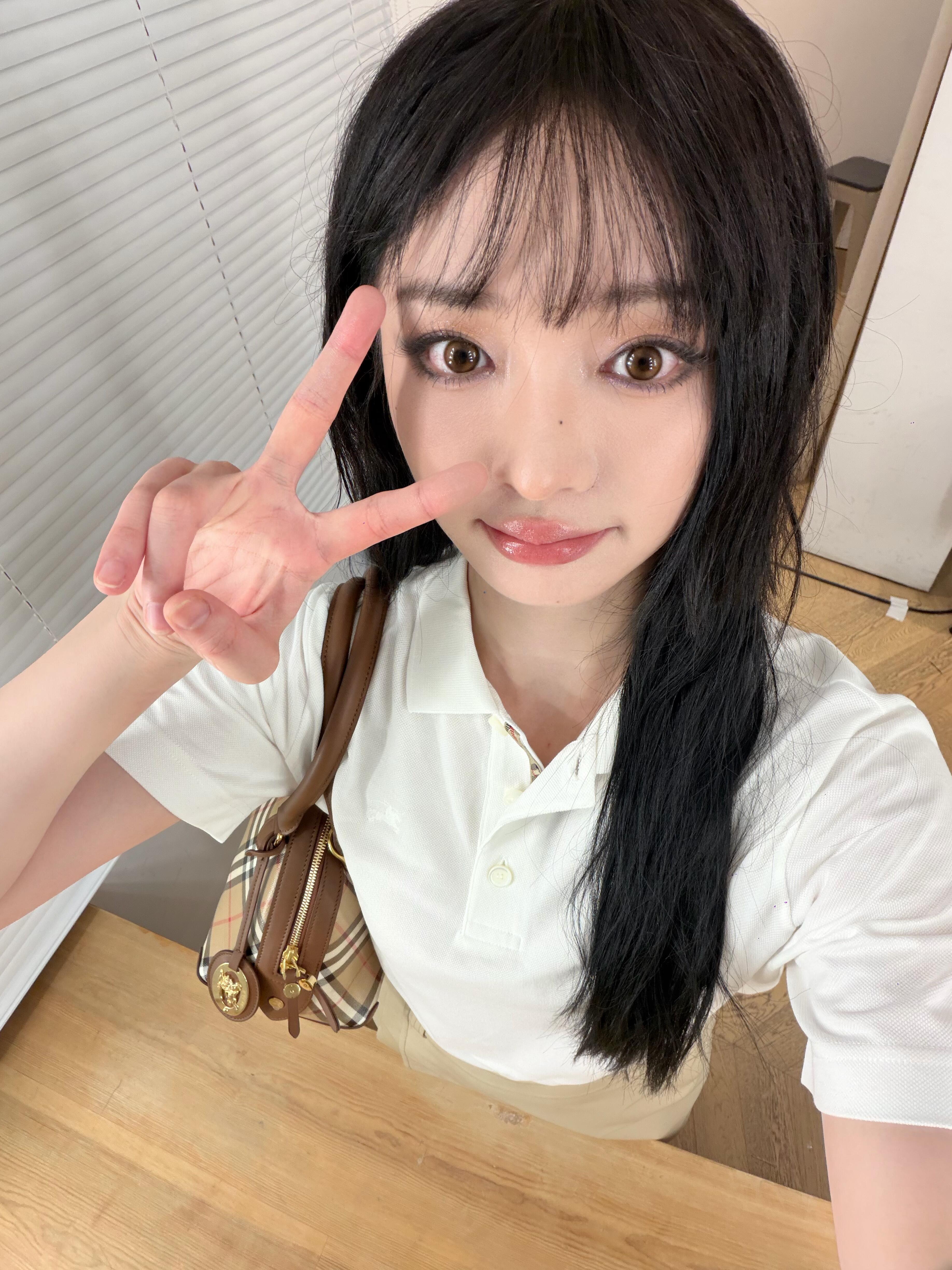 周洁琼的十八宫格自拍合集🤳周洁琼糊图即神图
