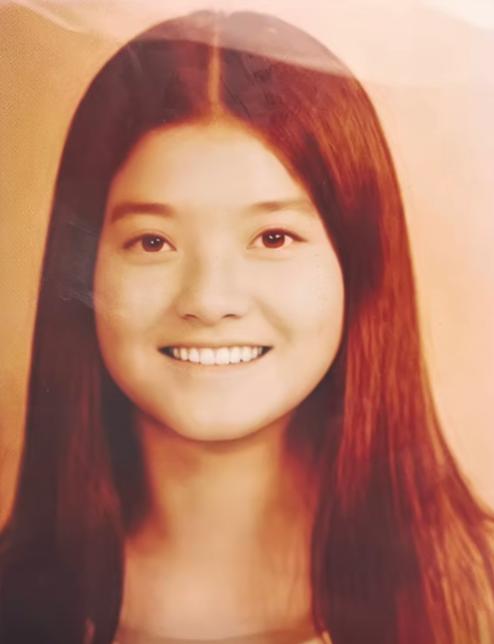 1976年，已婚的蒋介石之孙蒋孝武，看上了小他14岁的老师蔡惠媚，蔡惠媚非常反感