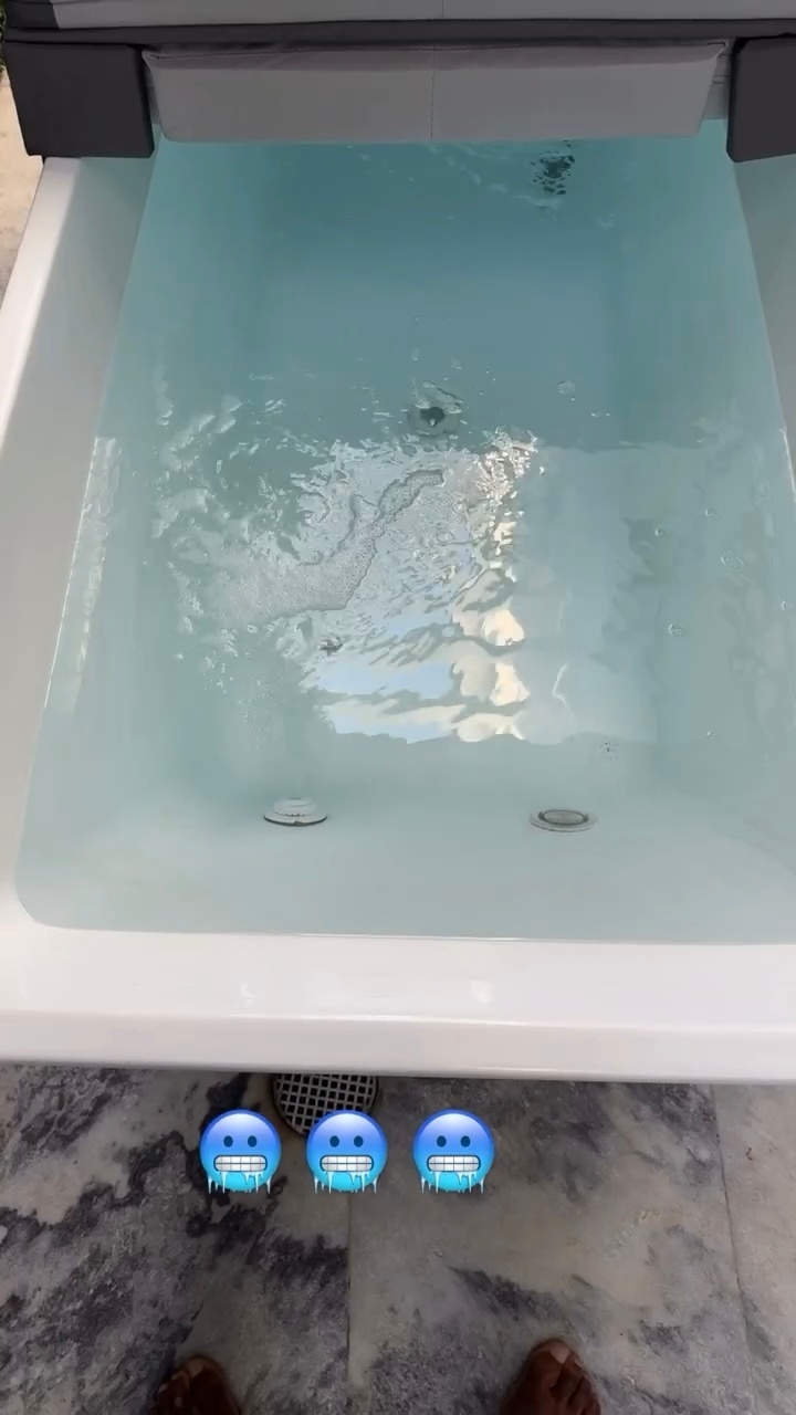 鲨鱼陪老詹泡冰浴老詹的休赛期 ​​​