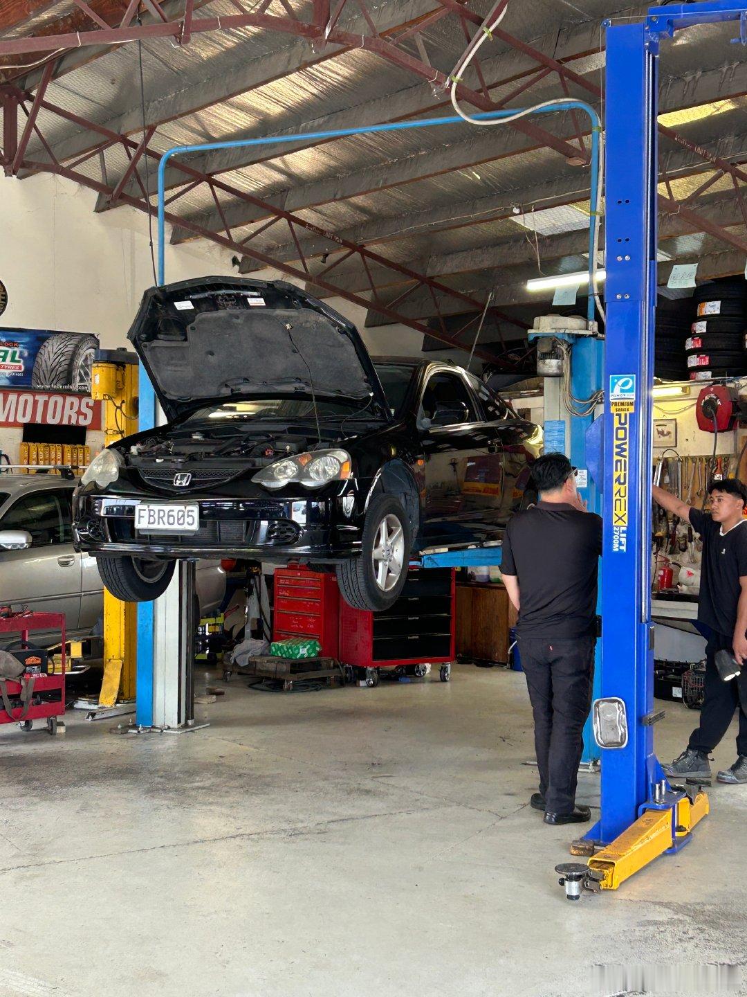 卖DC5买家找了个菲律宾人开的店验车老板一顿看完表示我这车快散架子了修好得两三千