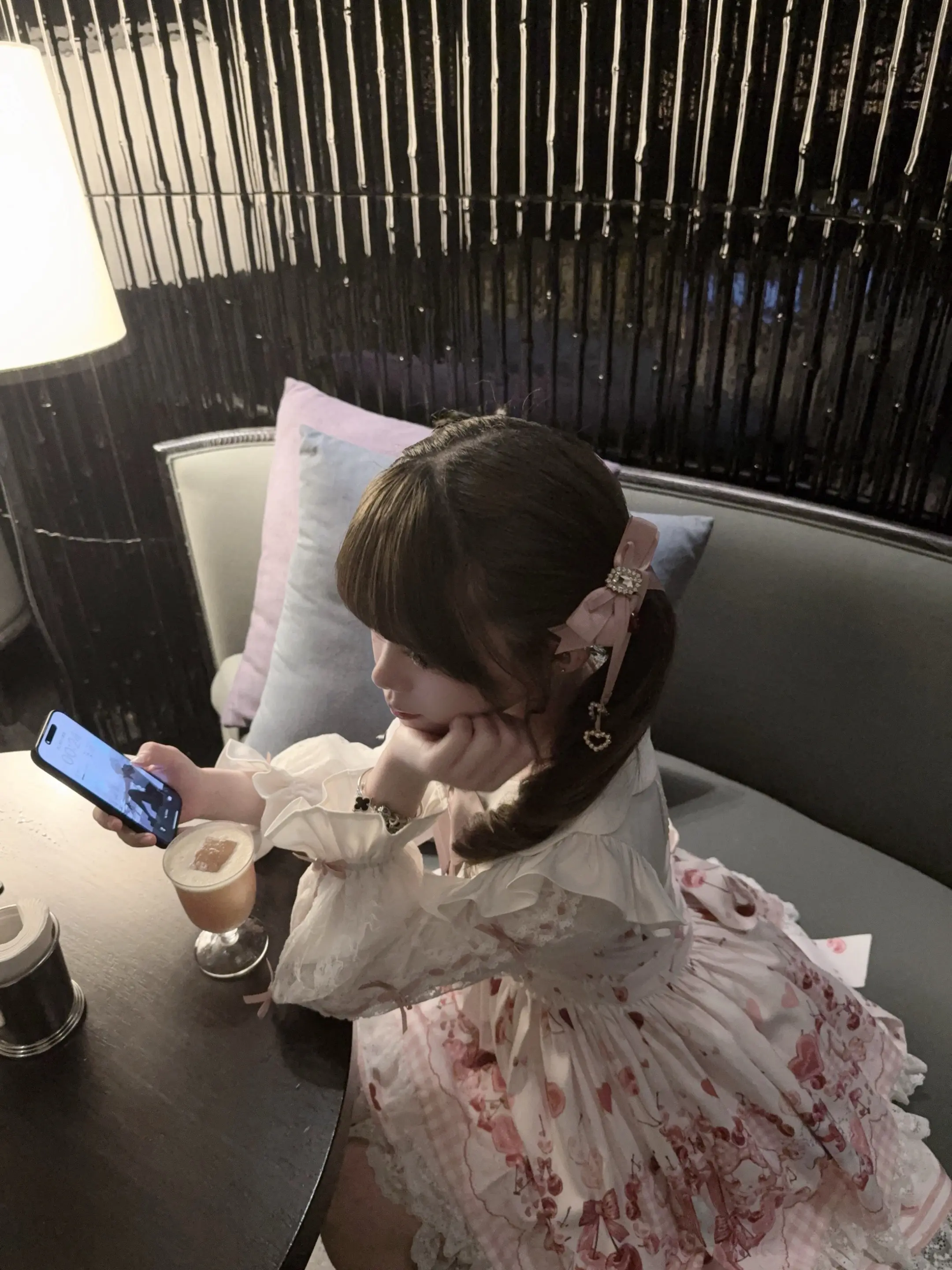 这段感情 早就应该放弃 早就不改让我浪费时间找奇迹