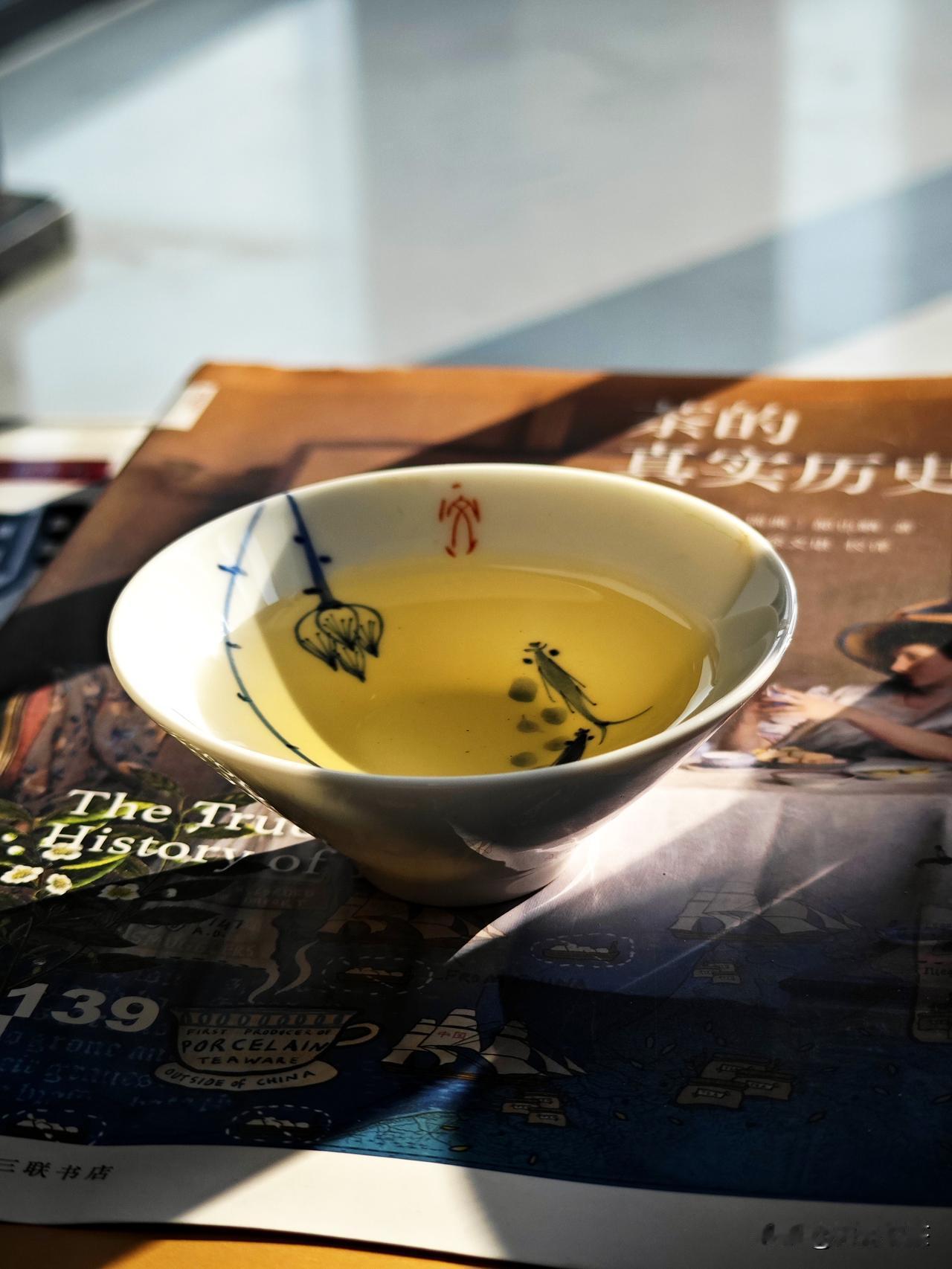 有的茶，
看叶底就知道一定好喝。
冰岛如此，老班章更是如此。
普洱茶颜质不是很重