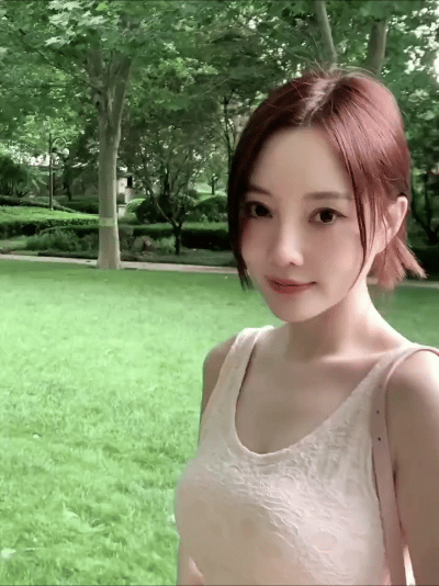 与你的清纯可人相比，有一件事更加让人印象深刻。
人人都为贾乃亮鸣不平。
即便是这