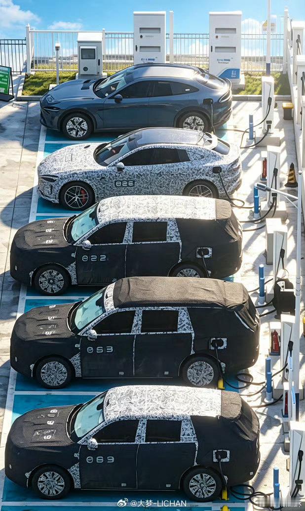 小米的增程车，我记得 24 年底就曝光了，去年大规模路测了一年，到现在还在路测，