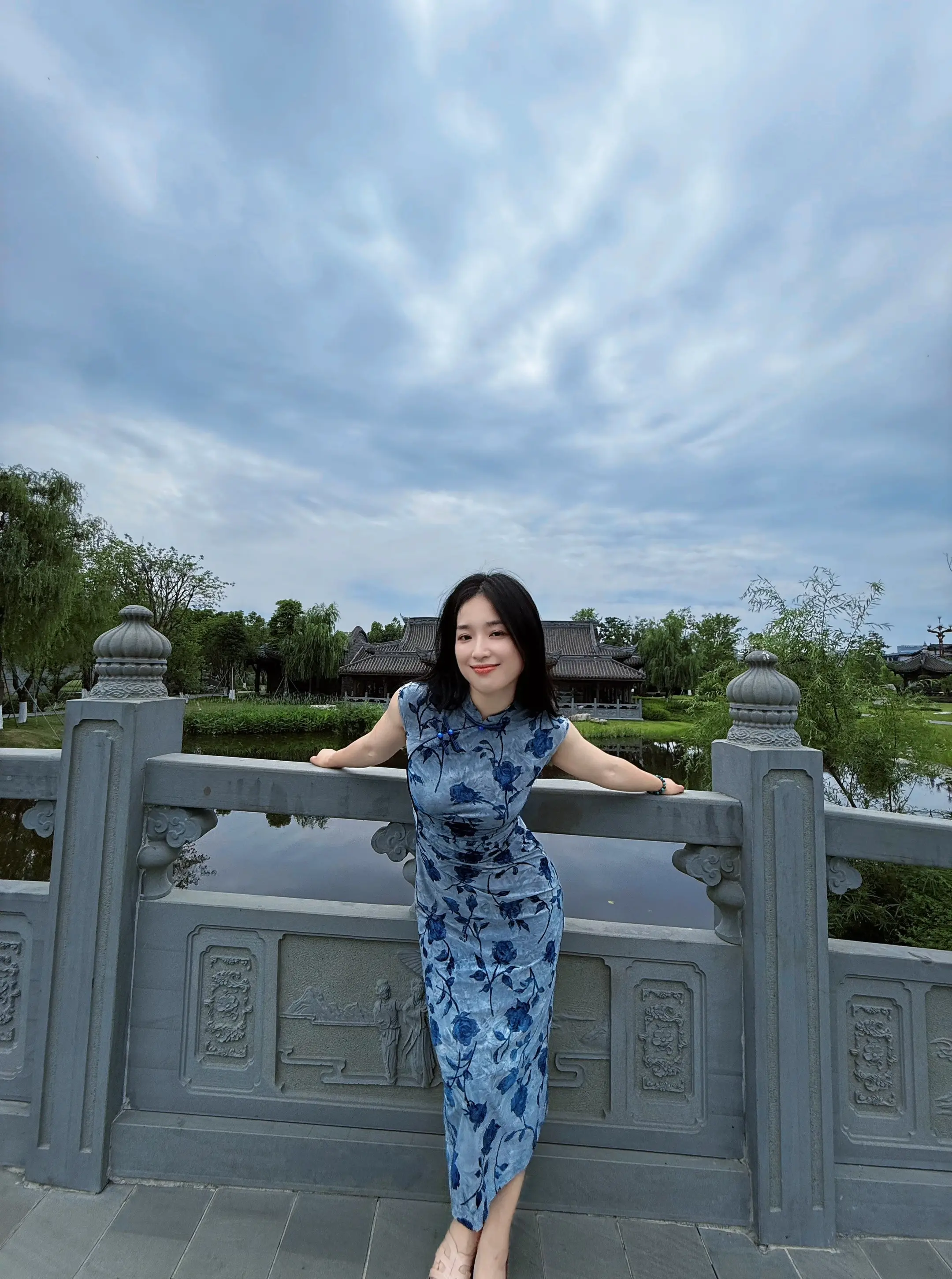 如果我是木讷的树 那我不必读懂繁琐的人情世故 也不必思世间的晦涩眼神