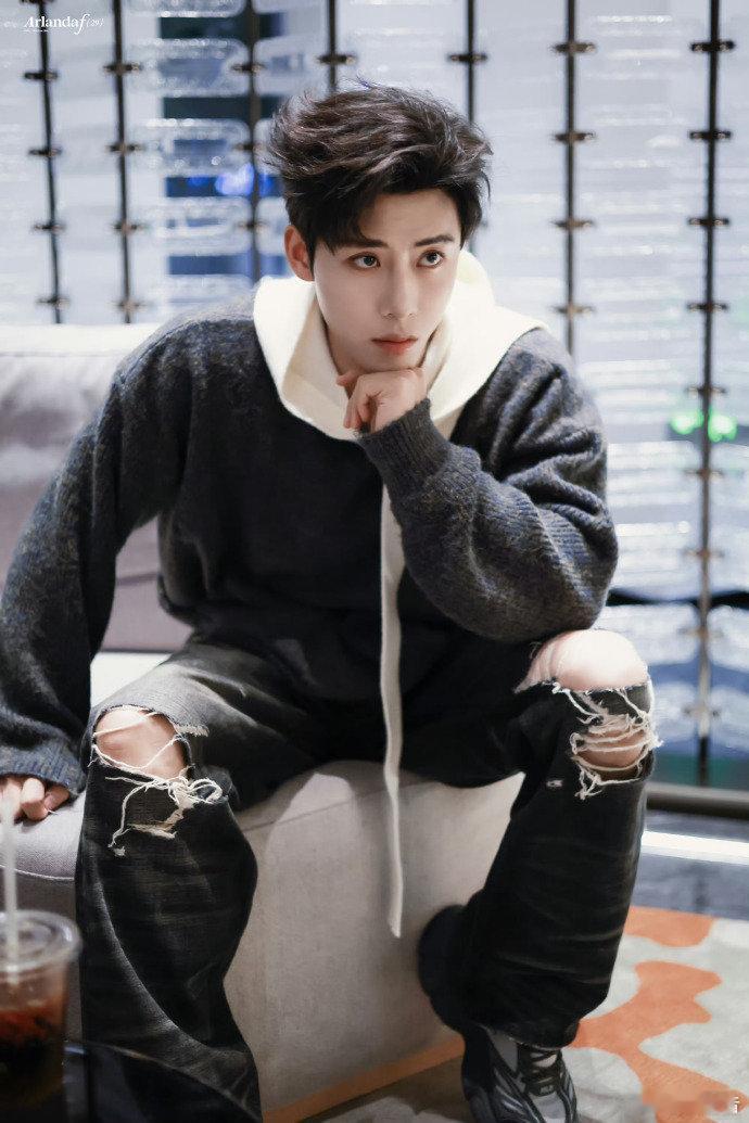 民国一哥短剧白月光回归 这妥妥就是白月光回归啊😌至今对他的民国角色记忆犹新，这