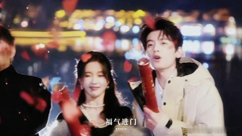 五福临门不知妻美陈鹤一  电视剧五福临门  哈哈，看来陈鹤一真是个颜控，见到郦家