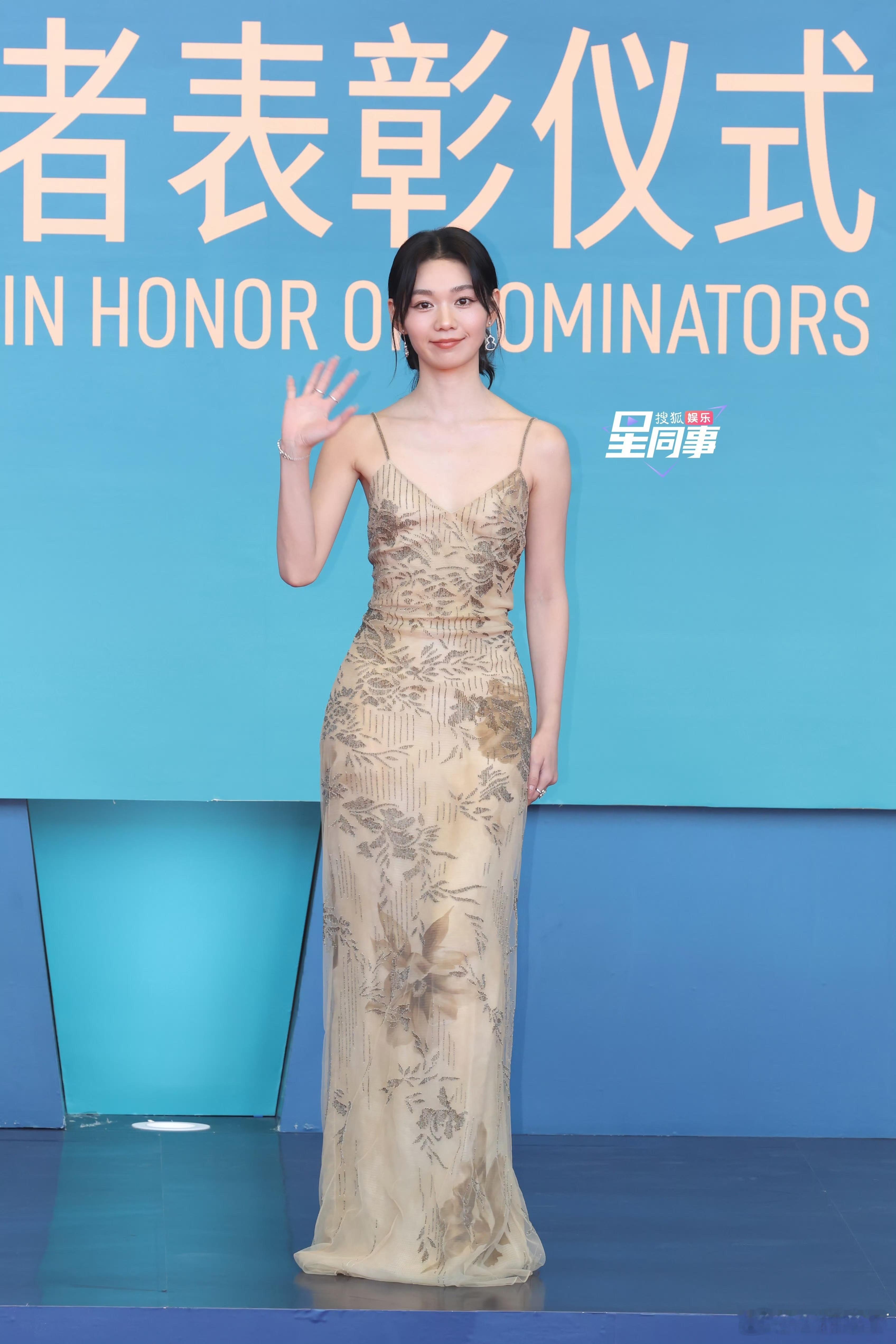 去查了下段奥娟的资料，您猜怎么着，又一个00年的，00后女明星真是捅了影后窝了 