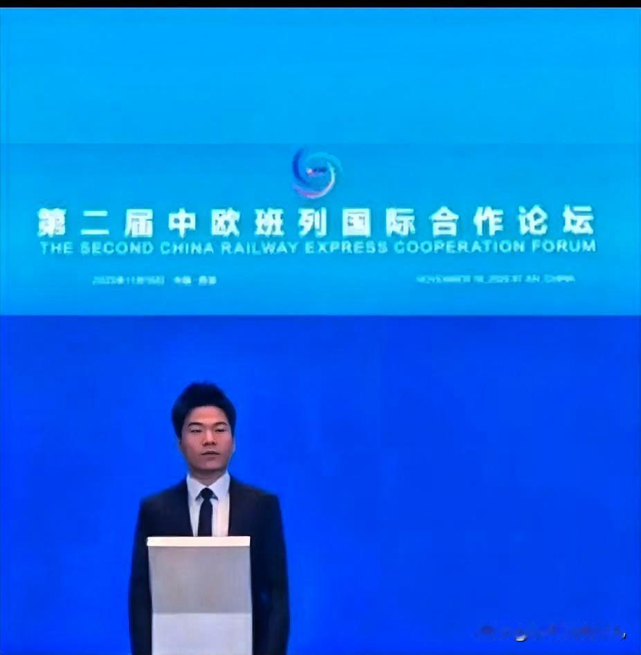 好消息！好消息！

2025年11月18日一大早，董宇辉就赶到了西安，参加第二届