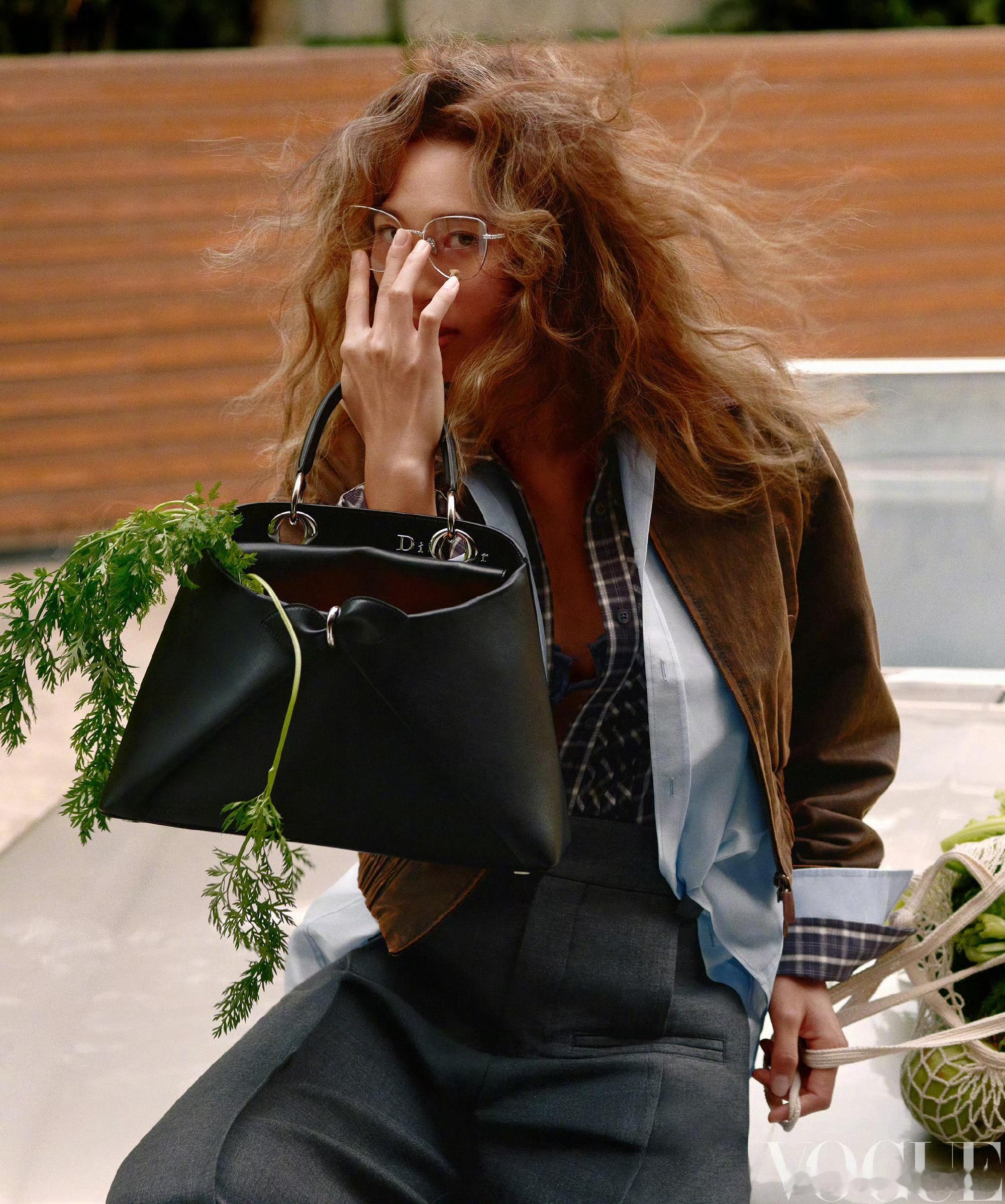 郑钦文重塑未来主题大片 真的很好看，怎能用一个“飒”字形容了的，希望我文早日回归