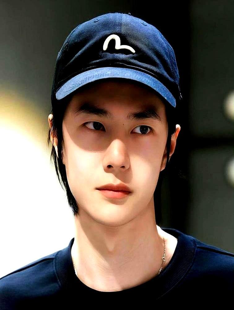 13岁那年，他揣着街舞梦被扔进韩国YG的练习室。你知道那里的淘汰率是80%吗？凌