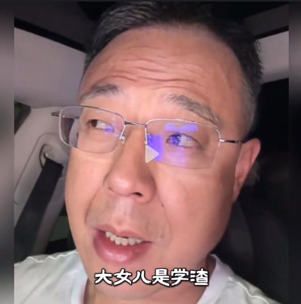 “到底什么样才算有出息？”一位父亲分享自家两个女儿的境遇。小女儿从小是学霸，考上
