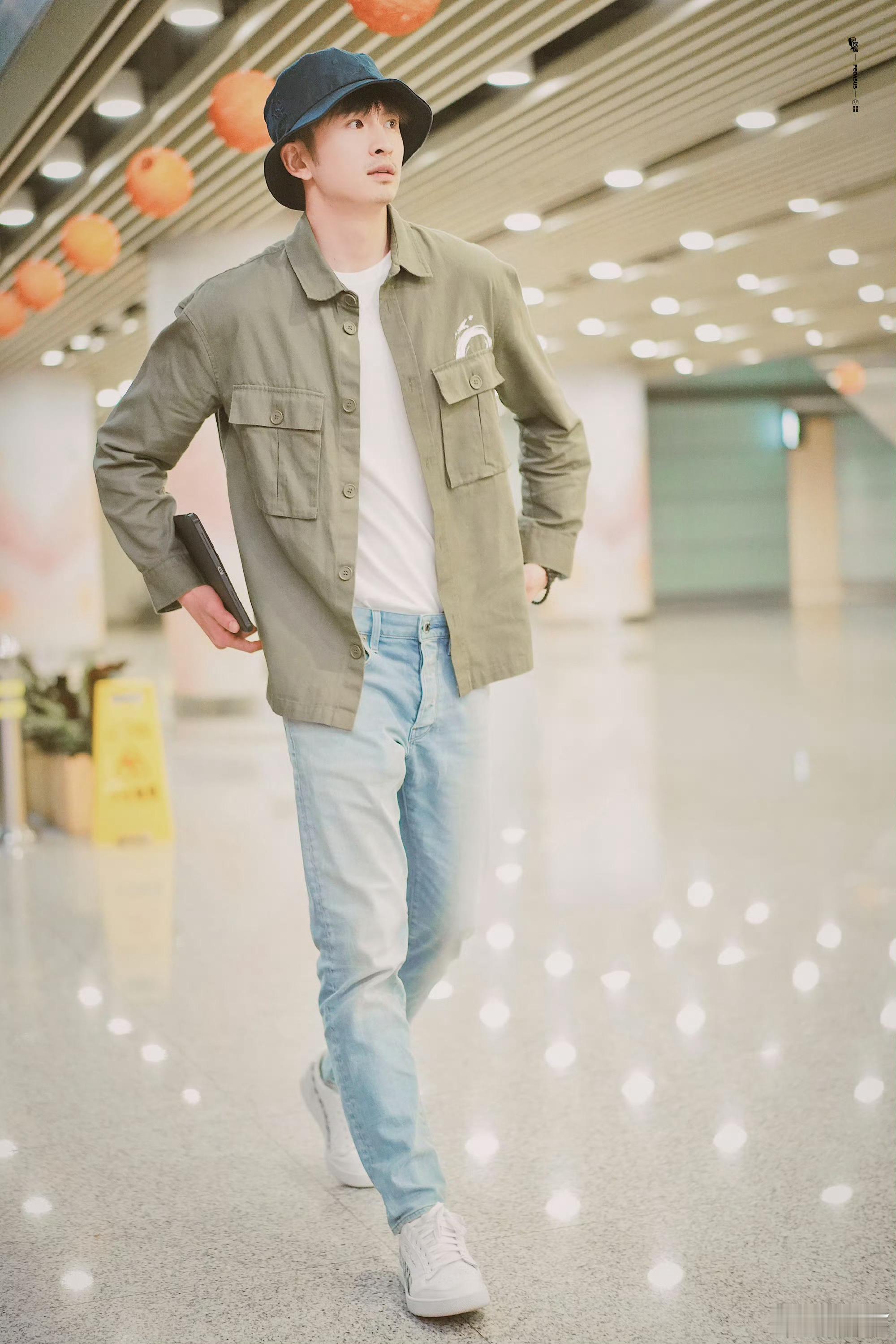 张云龙云归喜事 zyl张云龙云烨方观鱼 “大约真的没有什么才华，只是因为有幸见着